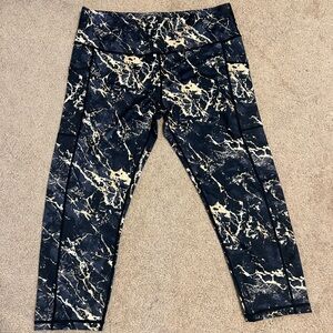 Constantly Varied Gear Cropped Capri Leggings